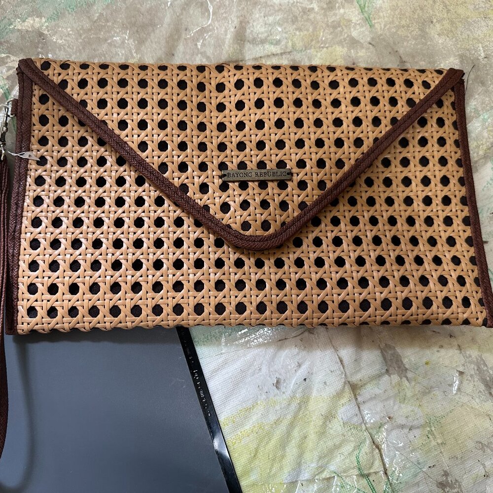 Bayong Republic Handwoven Brown Straw Shoulder Handbag 12" x 7"